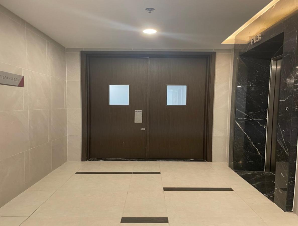 Compass One Building - Luxury Apartments Ap Phu Tho Esterno foto