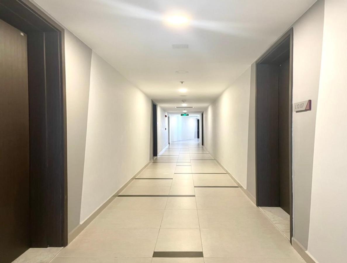Compass One Building - Luxury Apartments Ap Phu Tho Esterno foto