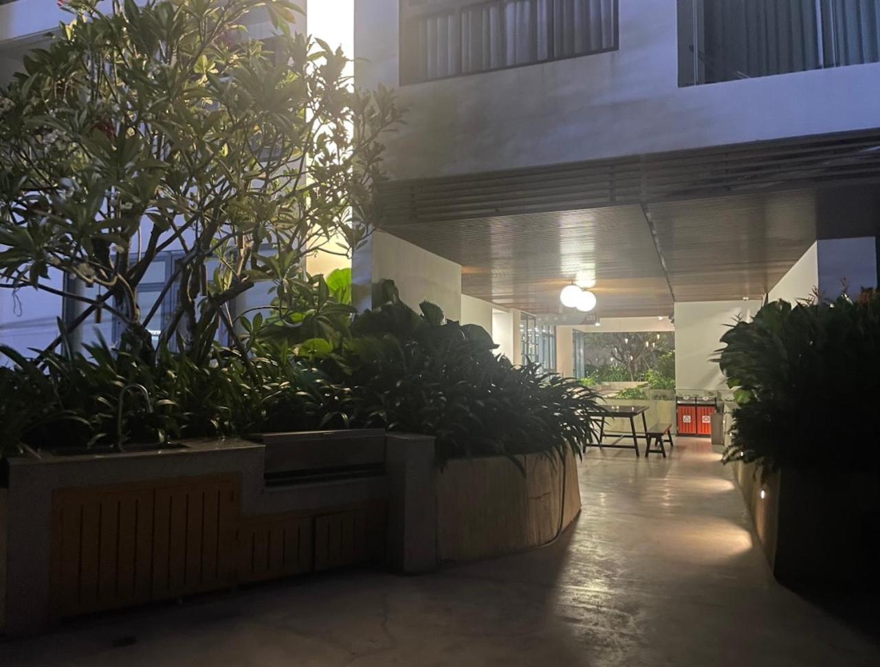 Compass One Building - Luxury Apartments Ap Phu Tho Esterno foto