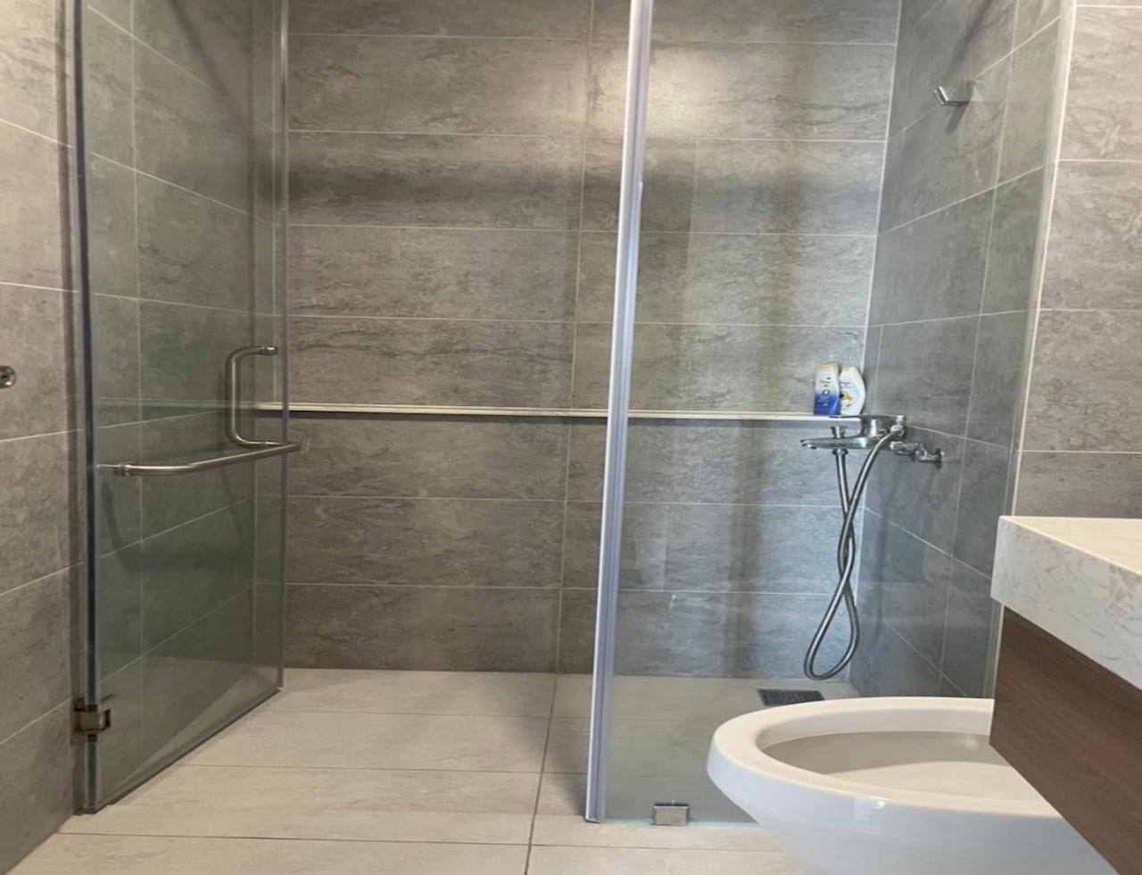Compass One Building - Luxury Apartments Ap Phu Tho Esterno foto